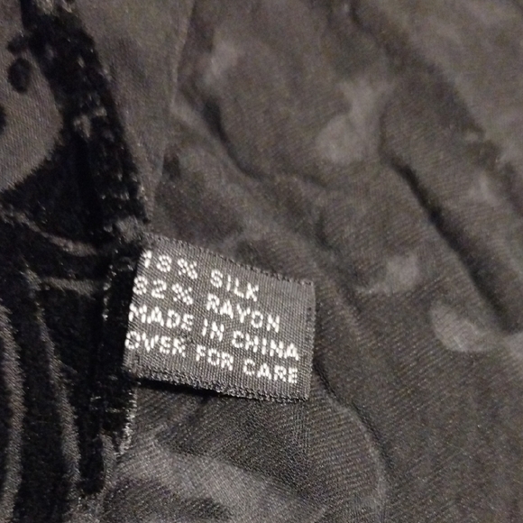 Elegant Silk Black Velvet Scarf - Picture 4 of 7